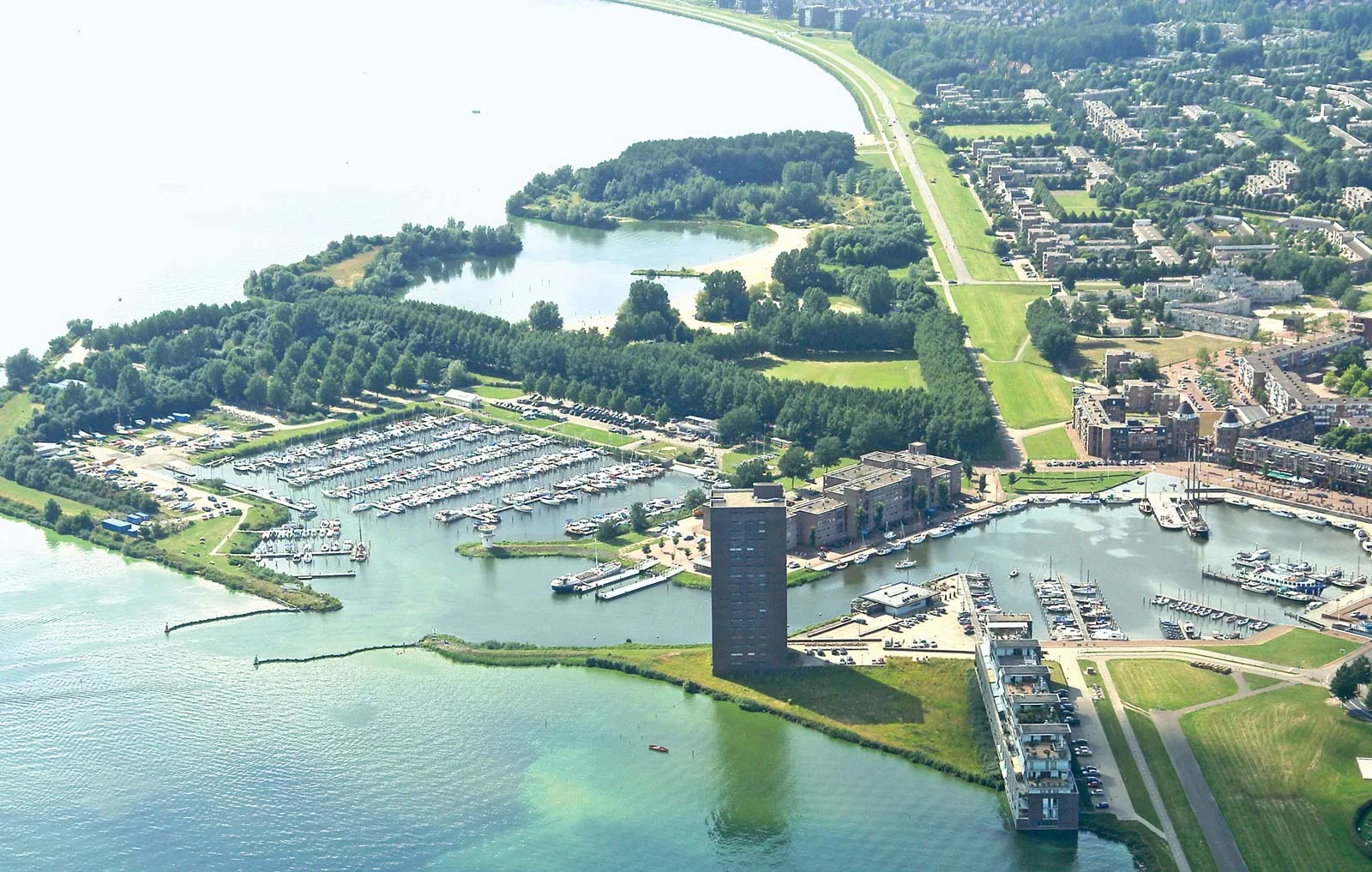 Vue aérienne du port d'Almere Haven